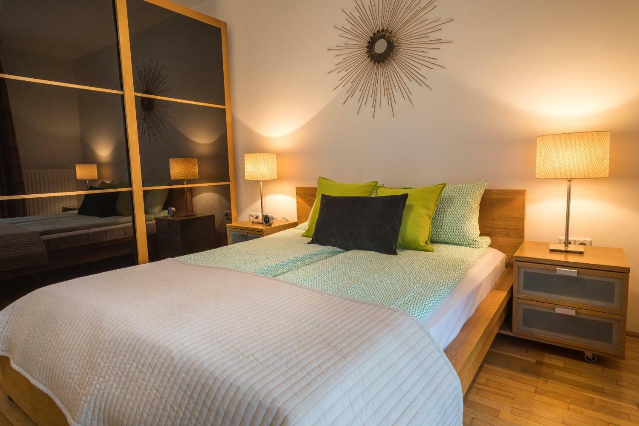Colours Apartments บูดาเปสต์ ภายนอก รูปภาพ