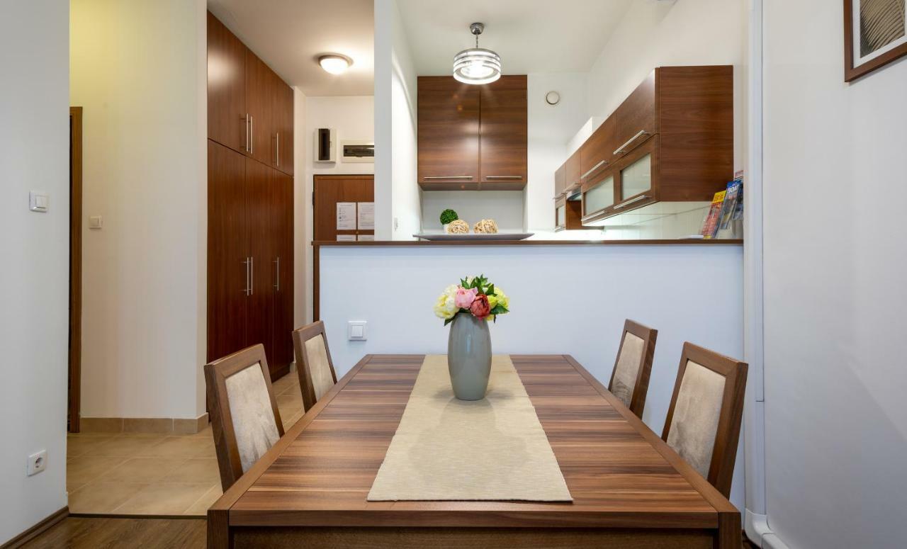 Colours Apartments บูดาเปสต์ ภายนอก รูปภาพ
