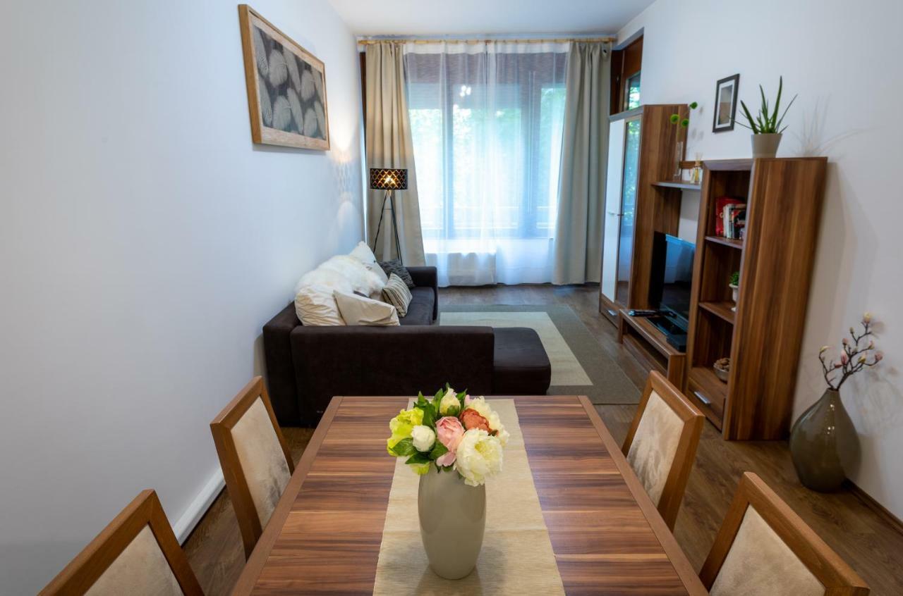Colours Apartments บูดาเปสต์ ภายนอก รูปภาพ